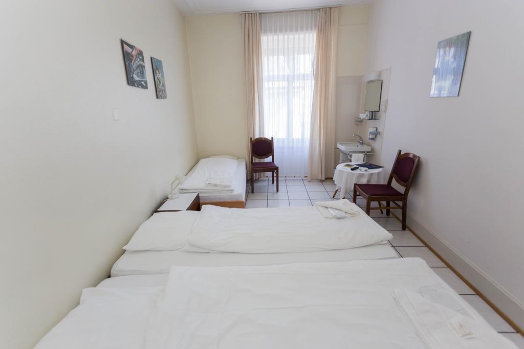 Stadthof Budget Hotel Basel City Center Ngoại thất bức ảnh
