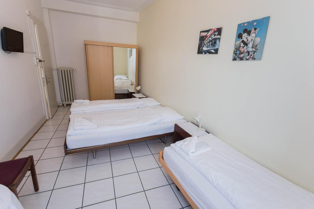 Stadthof Budget Hotel Basel City Center Ngoại thất bức ảnh