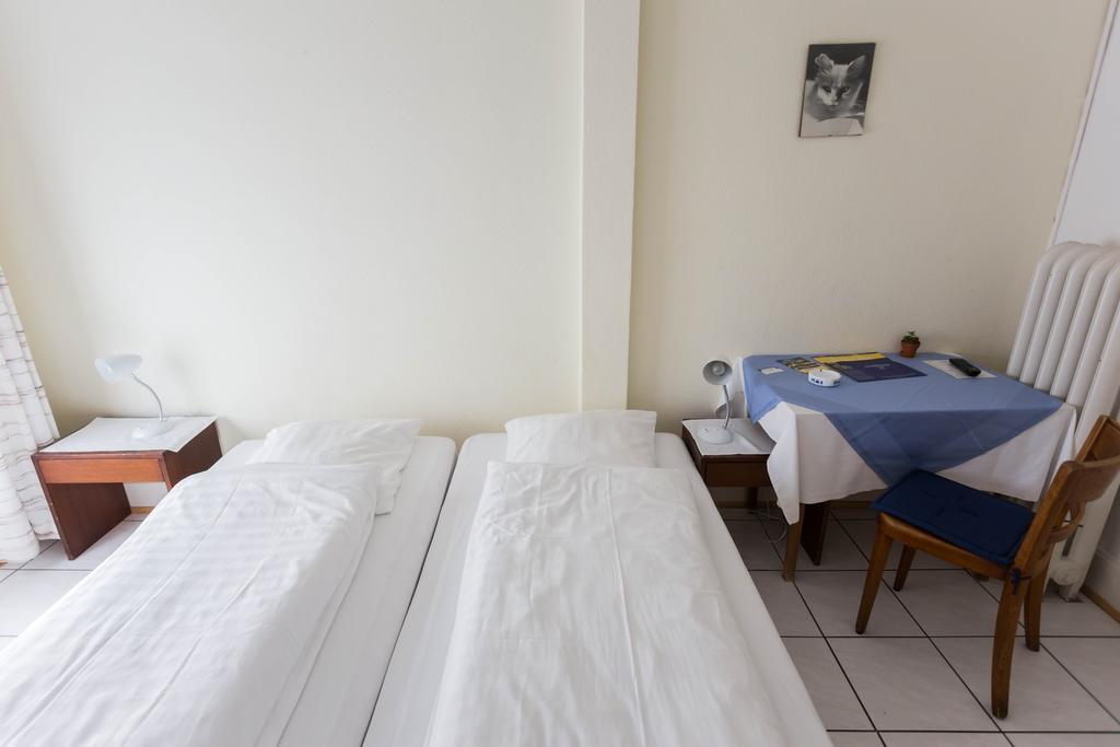 Stadthof Budget Hotel Basel City Center Ngoại thất bức ảnh